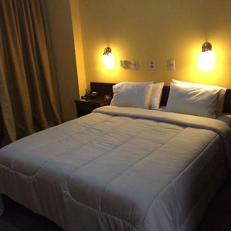 Hotel Manduvira أسونسيون الغرفة الصورة