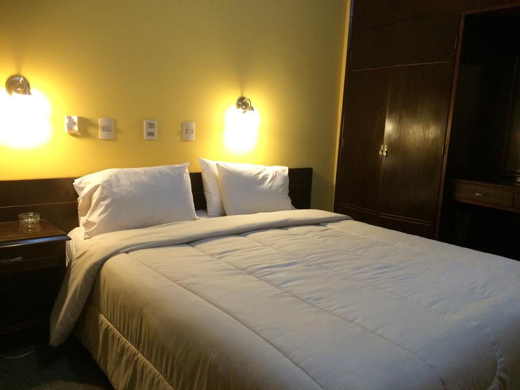 Hotel Manduvira أسونسيون الغرفة الصورة
